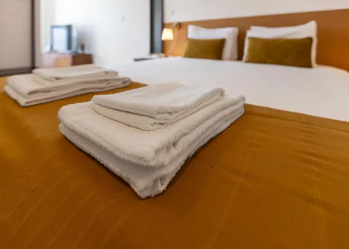 New!Central W/ Sunny Terrace - 9 Min Walk Trindade