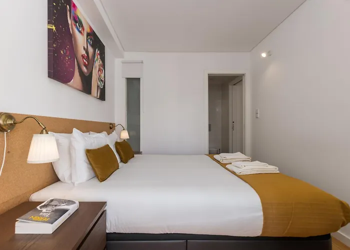New!Central W/ Sunny Terrace - 9 Min Walk Trindade