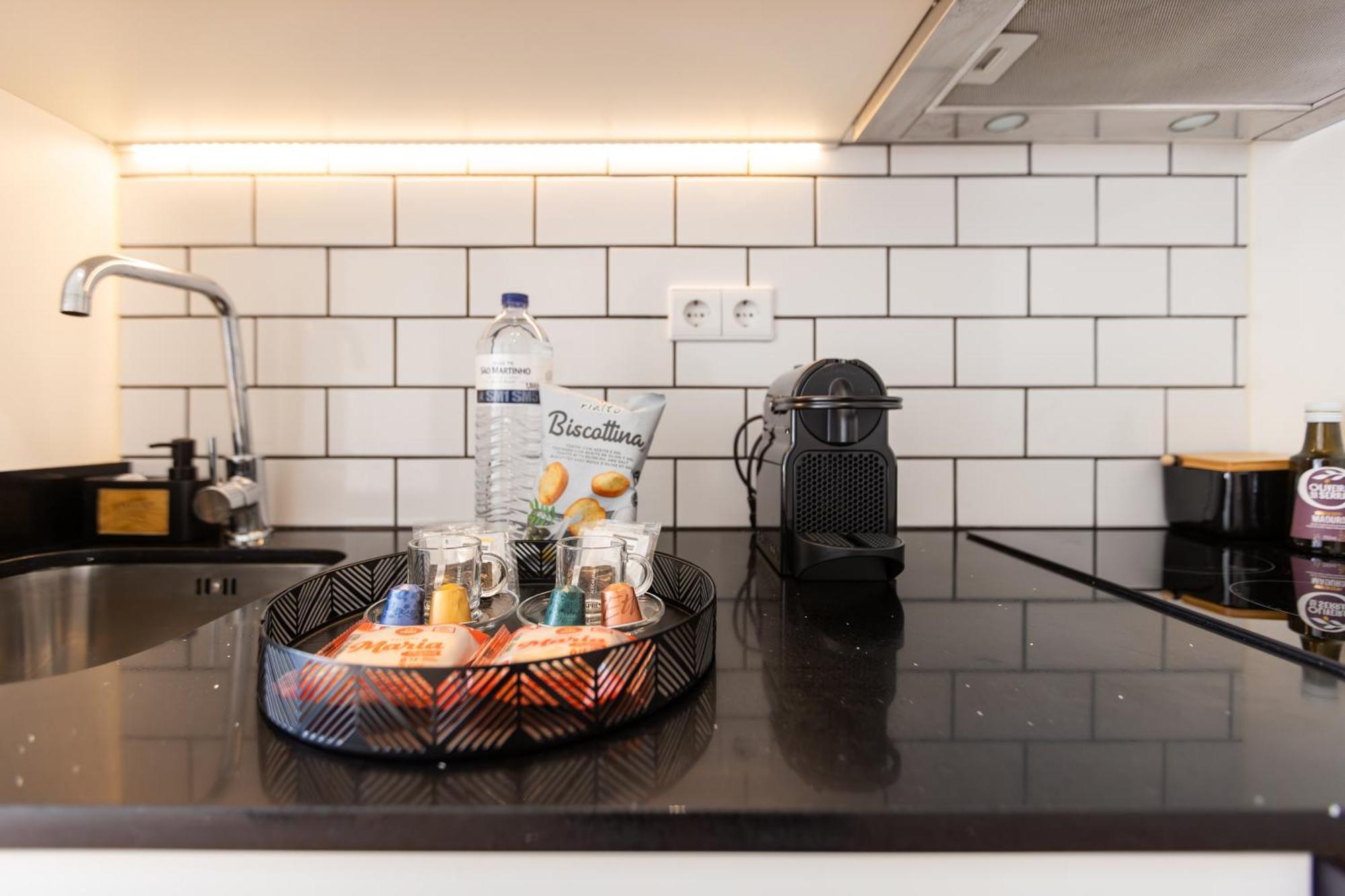 New!central W/ Sunny Terrace - 9 Min Walk Trindade *