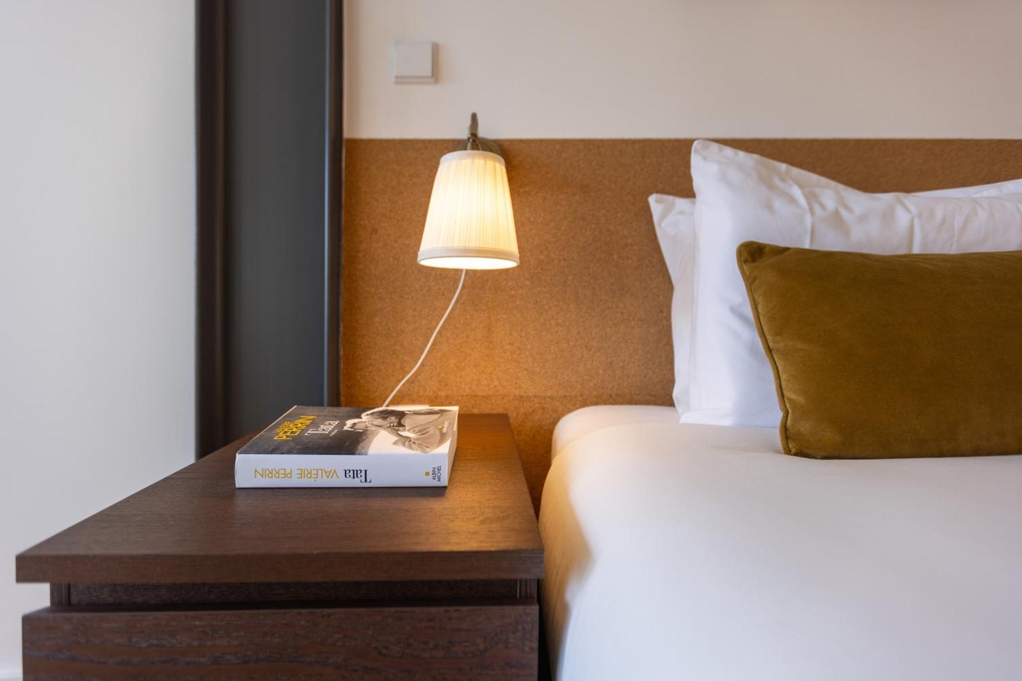 New!central W/ Sunny Terrace - 9 Min Walk Trindade Apartment