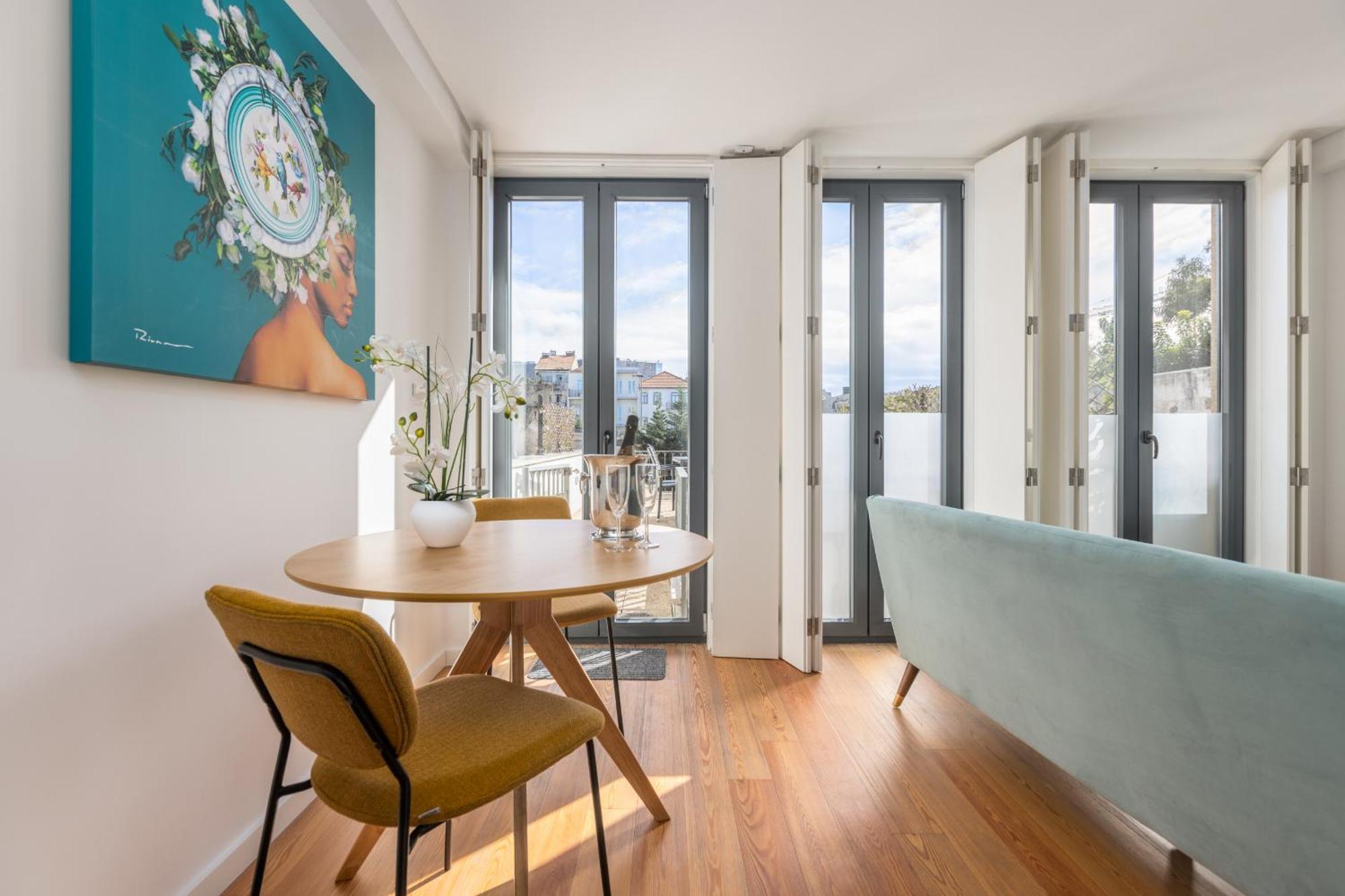 Apartment New!central W/ Sunny Terrace - 9 Min Walk Trindade *
