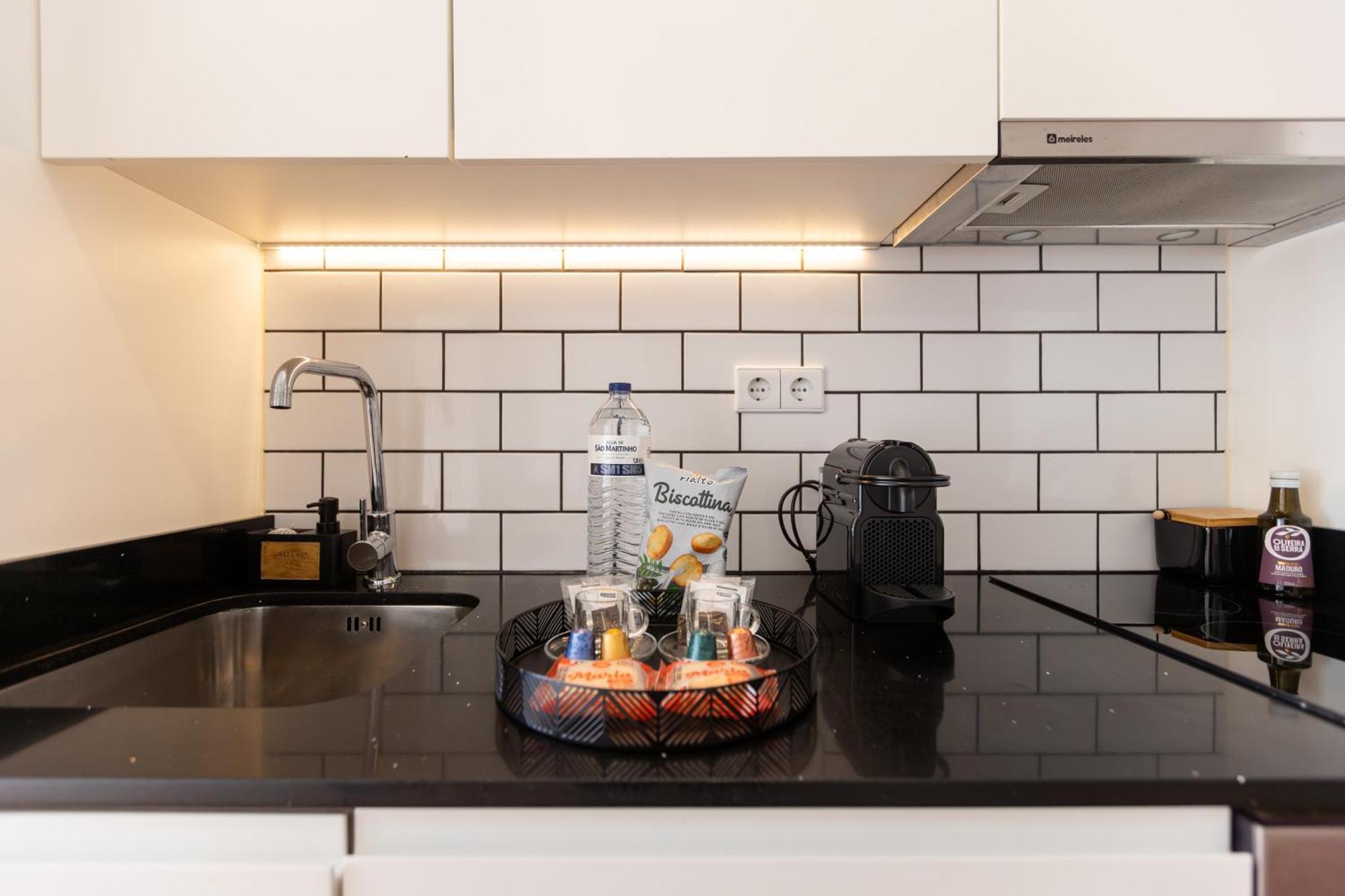 New!central W/ Sunny Terrace - 9 Min Walk Trindade Apartment Porto