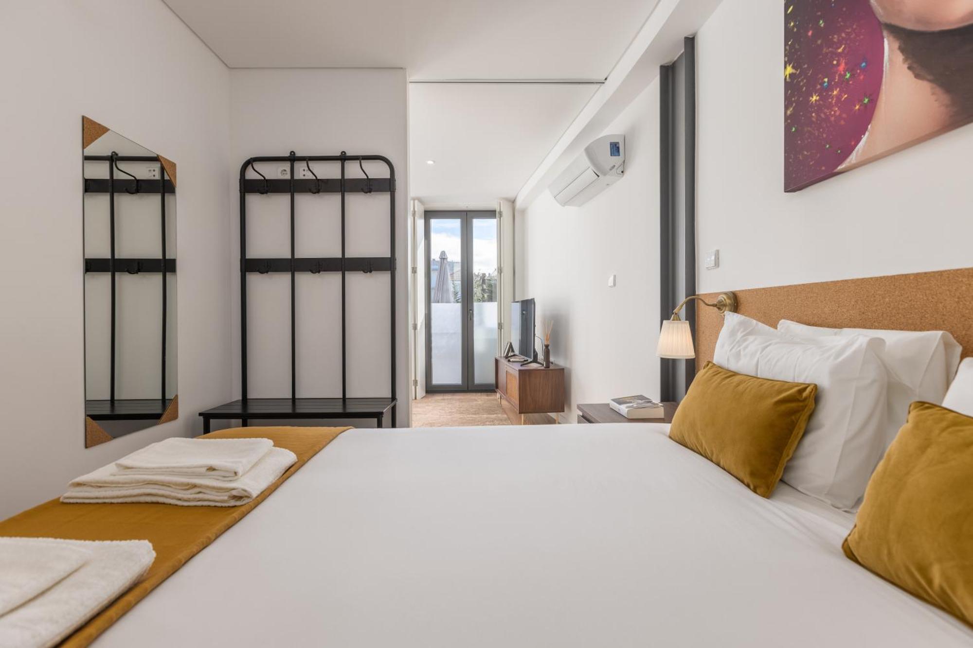 Apartment New!central W/ Sunny Terrace - 9 Min Walk Trindade Porto