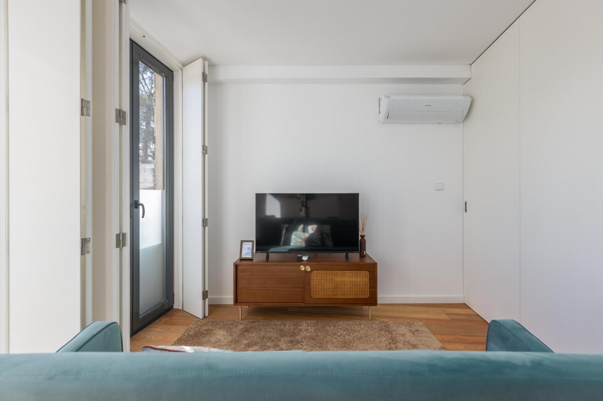 New!central W/ Sunny Terrace - 9 Min Walk Trindade