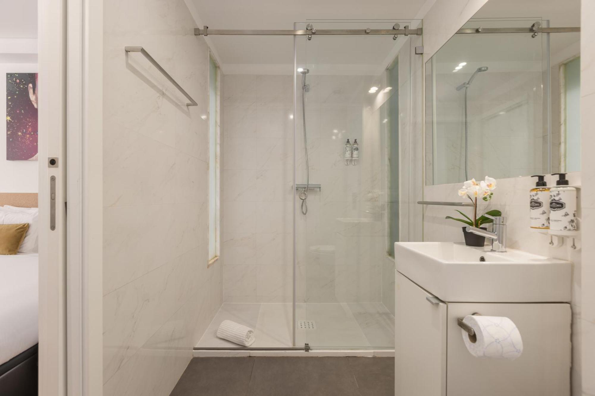 Apartment New!central W/ Sunny Terrace - 9 Min Walk Trindade *