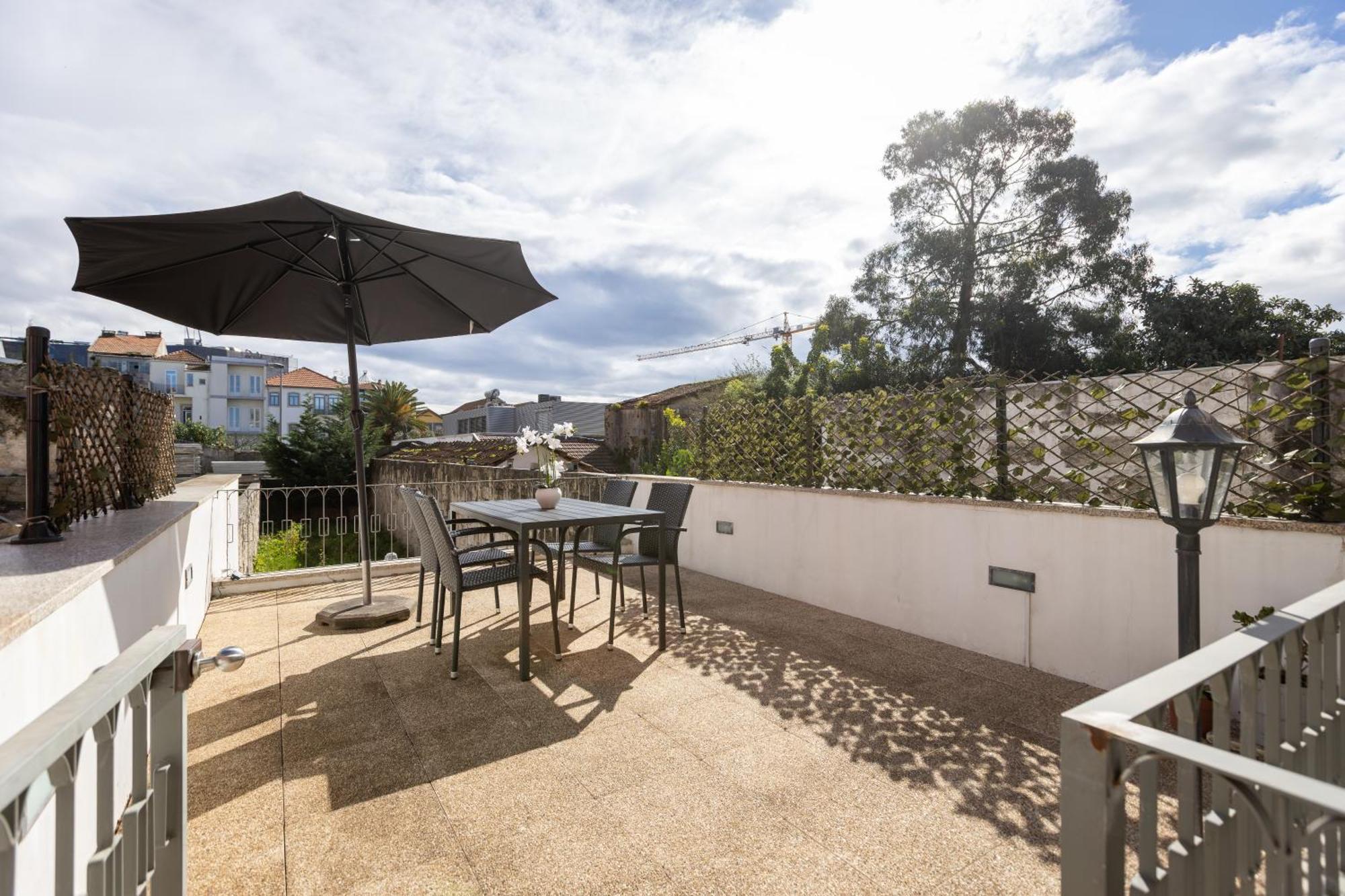 Apartment New!central W/ Sunny Terrace - 9 Min Walk Trindade Porto