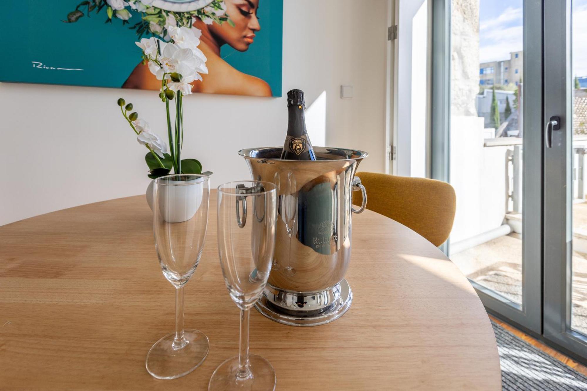 New!central W/ Sunny Terrace - 9 Min Walk Trindade Porto