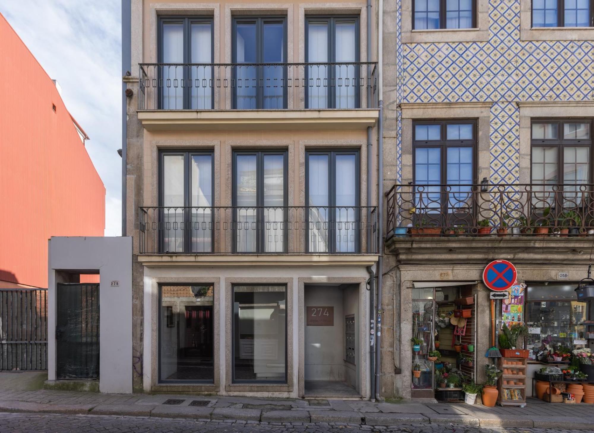 New!central W/ Sunny Terrace - 9 Min Walk Trindade