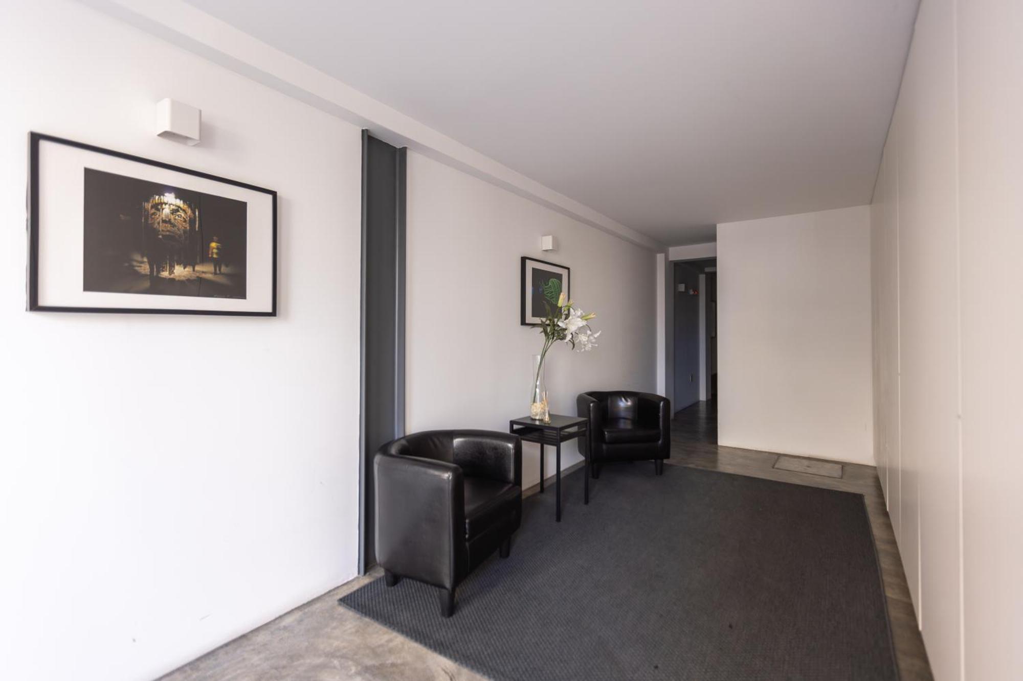 New!central W/ Sunny Terrace - 9 Min Walk Trindade Apartment