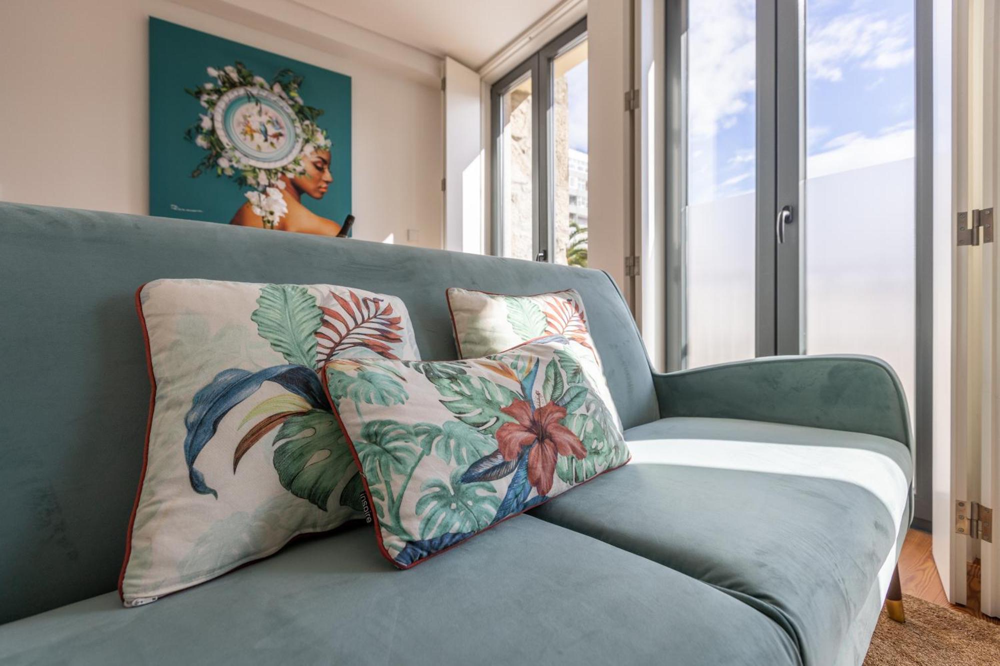 Apartment New!central W/ Sunny Terrace - 9 Min Walk Trindade